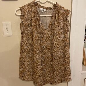 Madison d’Amelie size medium v neck blouse